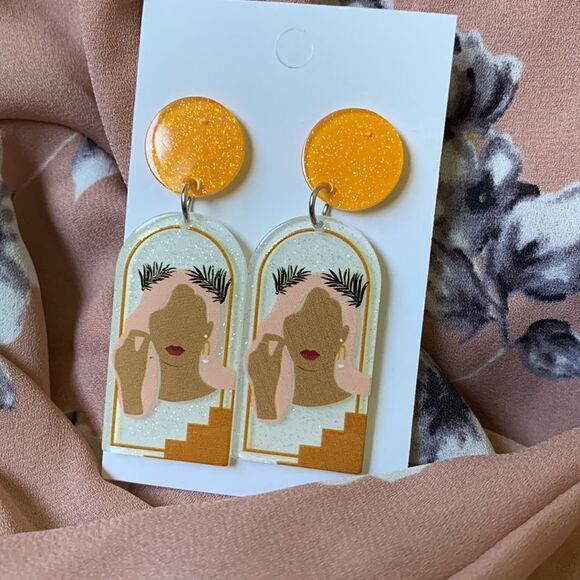 Silhouette resin earrings - Picture 3 of 4